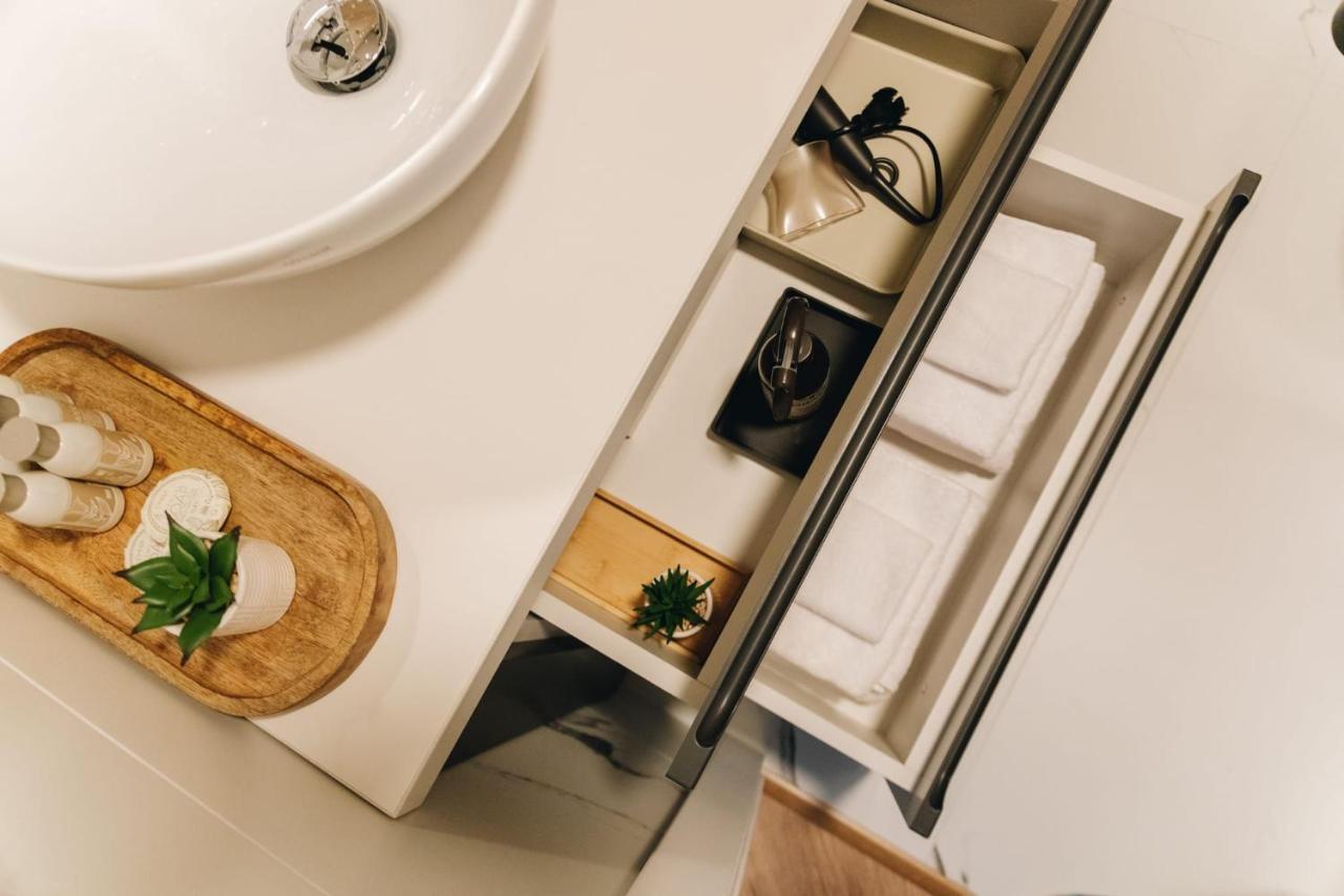 Tulip Apartment Орадя Экстерьер фото