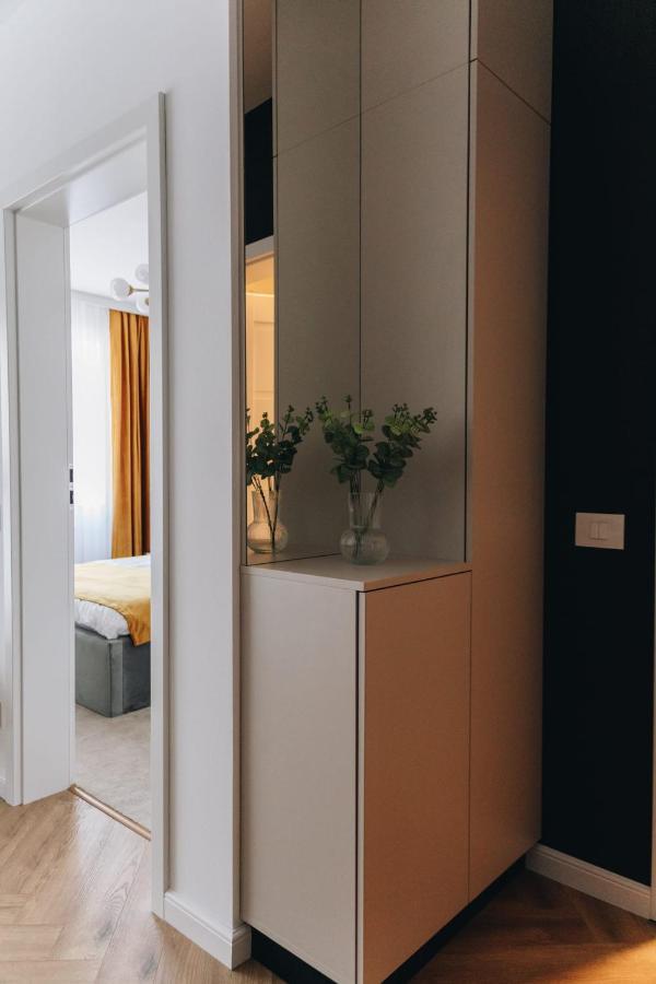 Tulip Apartment Орадя Экстерьер фото
