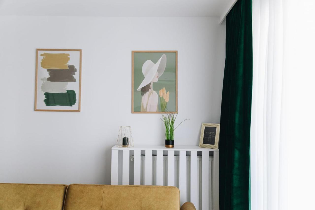 Tulip Apartment Орадя Экстерьер фото
