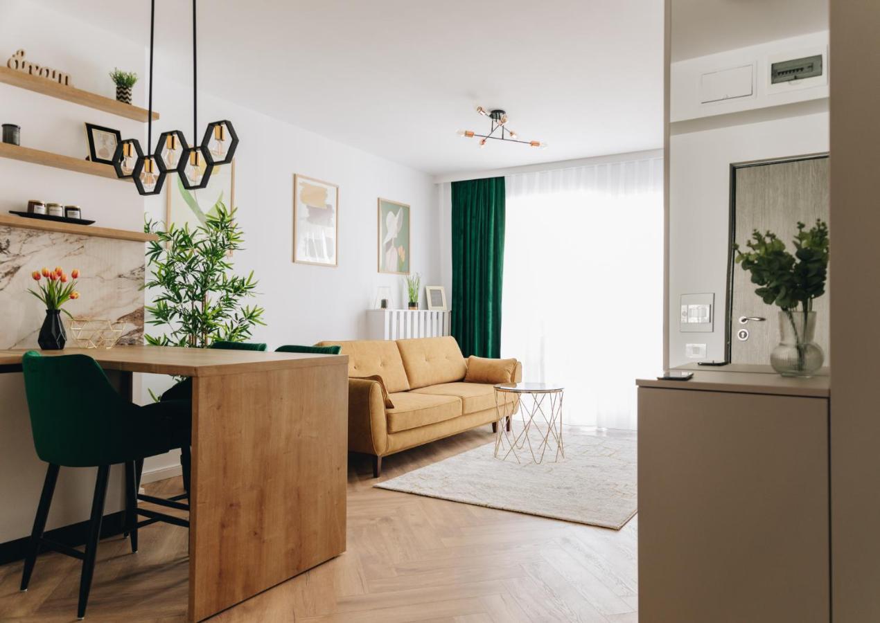 Tulip Apartment Орадя Экстерьер фото