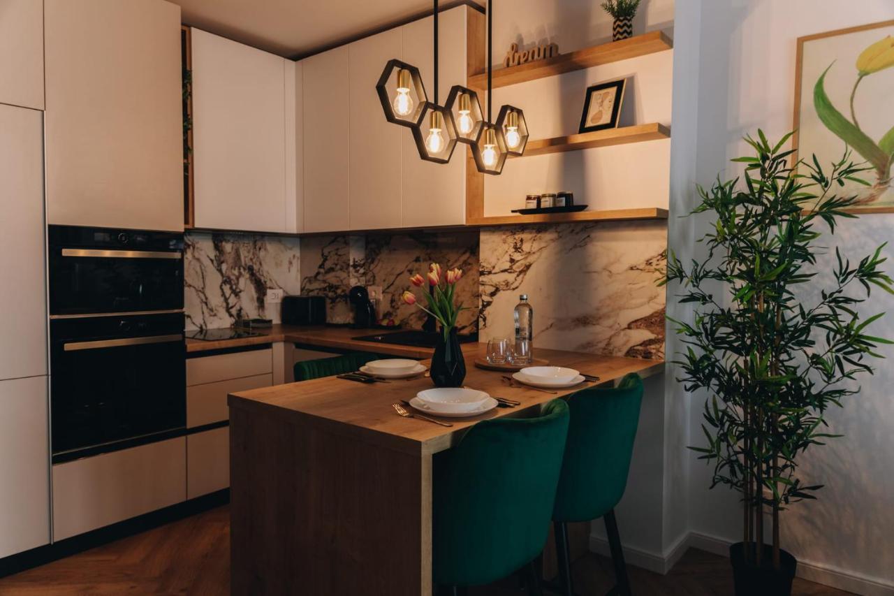 Tulip Apartment Орадя Экстерьер фото