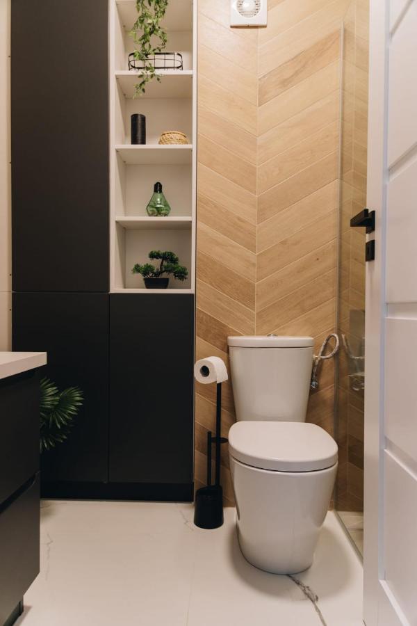 Tulip Apartment Орадя Экстерьер фото