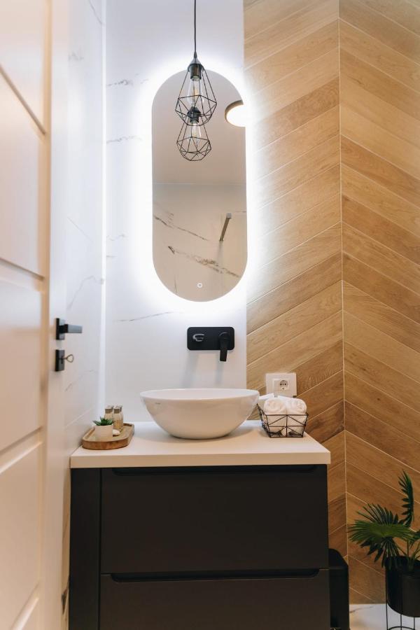 Tulip Apartment Орадя Экстерьер фото