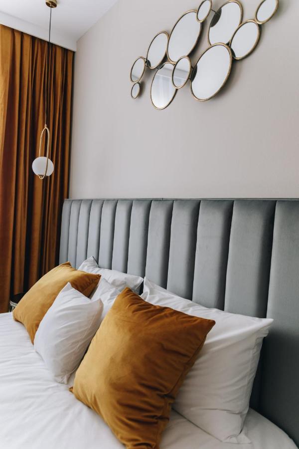 Tulip Apartment Орадя Экстерьер фото