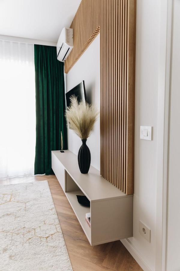 Tulip Apartment Орадя Экстерьер фото